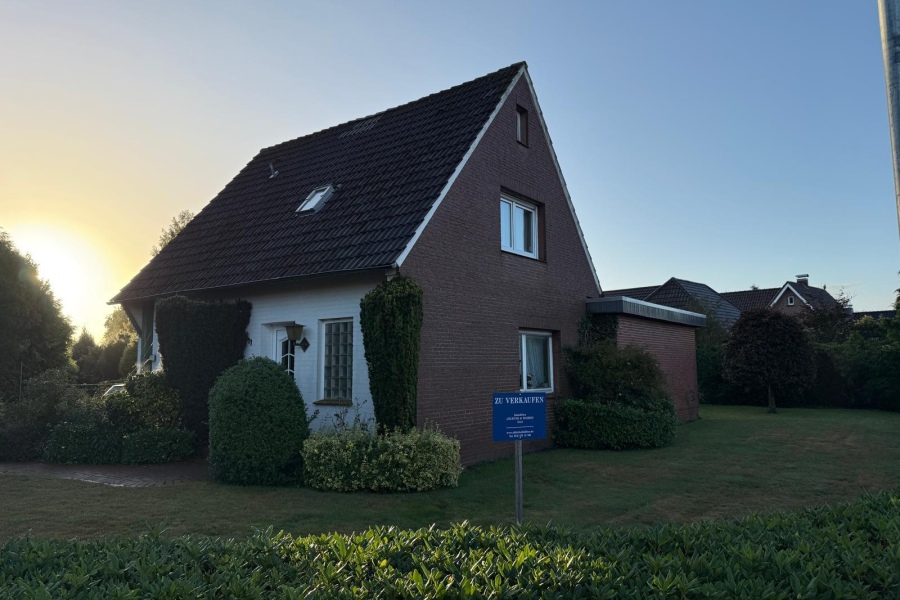 Wohnhaus mit großem Grundstück